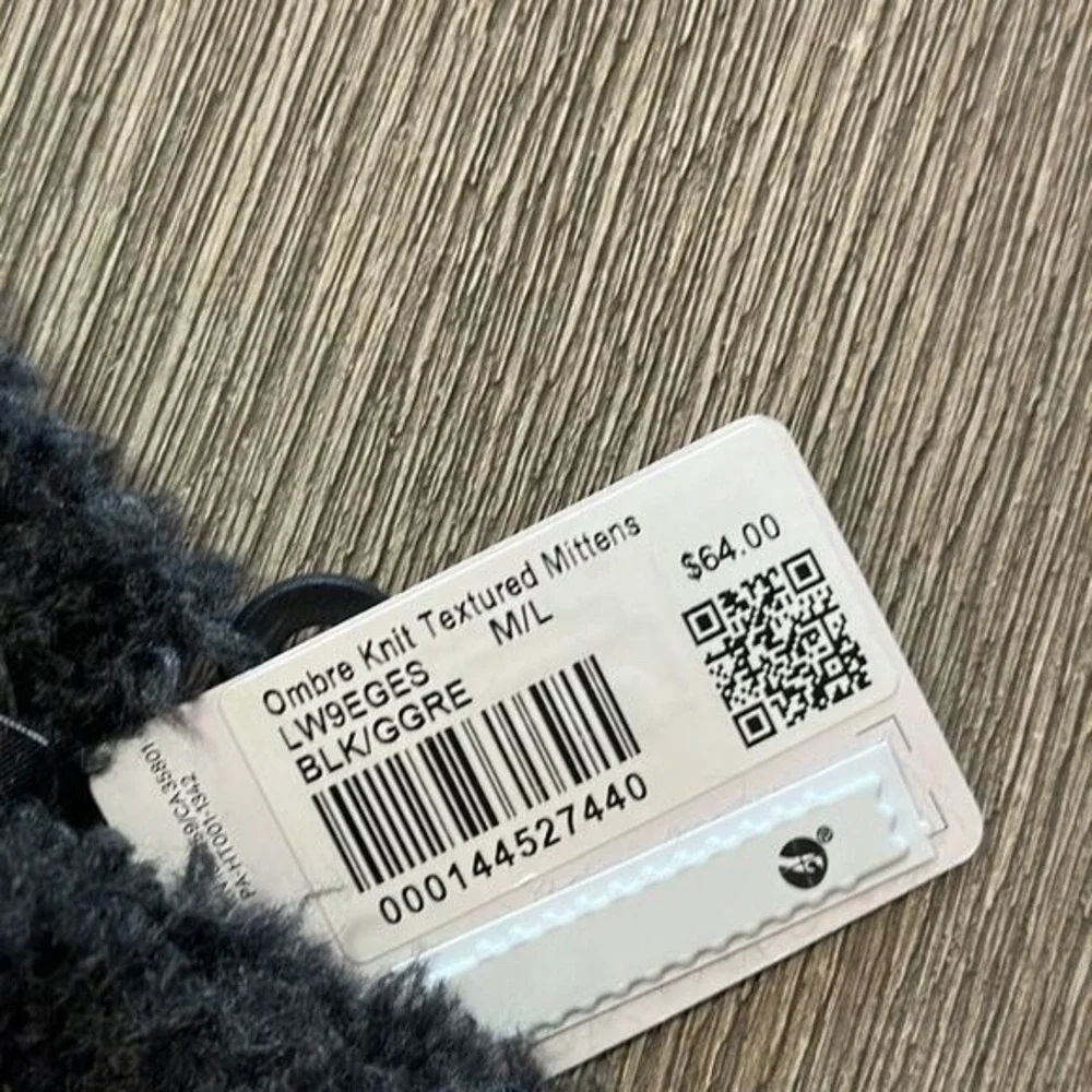 Lululemon M/L Women's Ombre Knit Textured‎ Mittens black NWT gloves